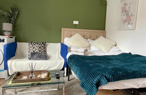 Munster Apartment | Fulham studio flat