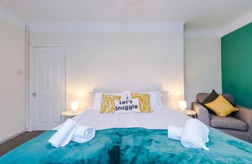 Ewloe House | Fully equipped 3BR Home Sleeps 6 Perfect for Short and Long Term Stays