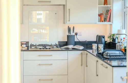Cheltenham House | Fully Equipped Cheltenham Home - Parking & Garden