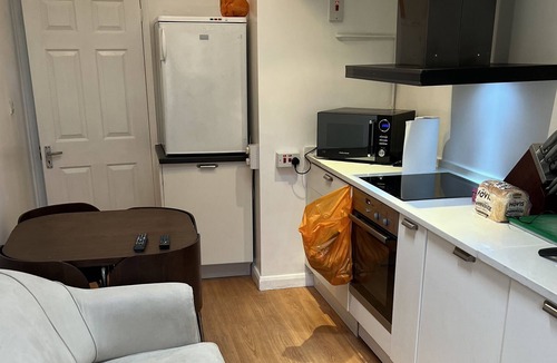 Luton House | Fully refurbished 1 bed garden flat