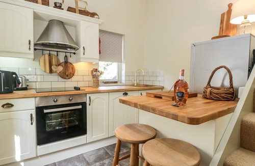 Coniston Cottage | GABLE END, romantic, character holiday cottage in Coniston