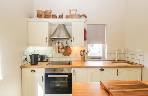 Coniston Cottage | GABLE END, romantic, character holiday cottage in Coniston