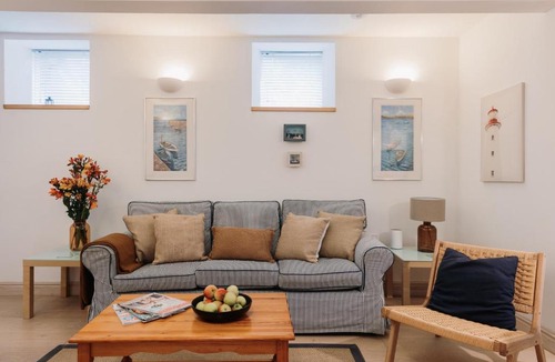 Niton Cabin | Garden Lodge in Lush Grounds Nr Ventnor