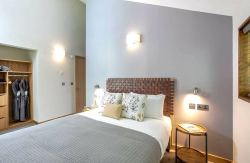 Merthyr Tydfil Cabin | Garwnant White Willow Premium, Cwmtaf