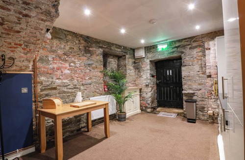 Gatehouse-of-Fleet Cottage | GATEHOUSE STUDIO APARTMENT, pet friendly in Gatehouse Of Fleet