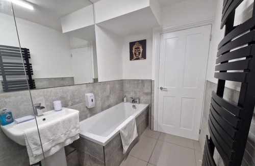 Dowlais House | Comfortable 3 Bed home Merthyr