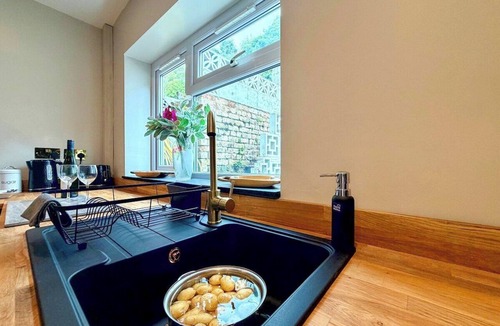 Park House | Rowan House, Town - Modern base to explore and rest
