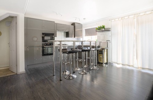 Peacehaven House | Get Away Home With Hot Tub Sleeps 4