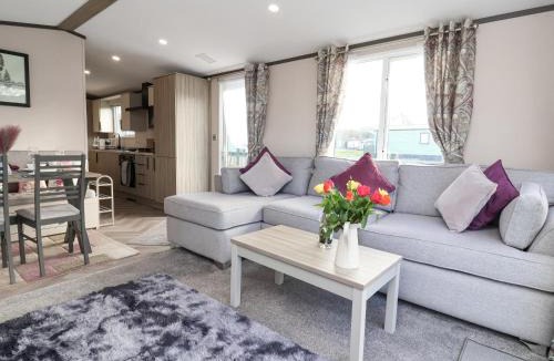 West Heslerton House | Ginger Fox Lodge