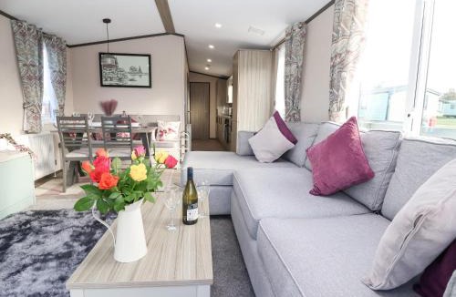 West Heslerton House | Ginger Fox Lodge