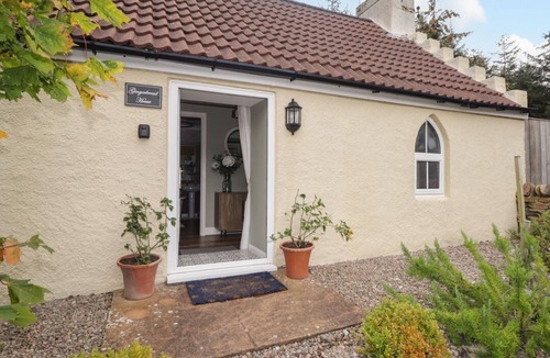 Mey Cottage | Gingerbread House Thurso 1-bed