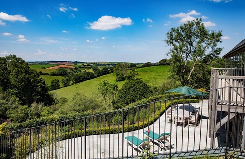 Totnes House | GITCOMBE RETREAT, luxury holiday cottage, with pool in Cornworthy