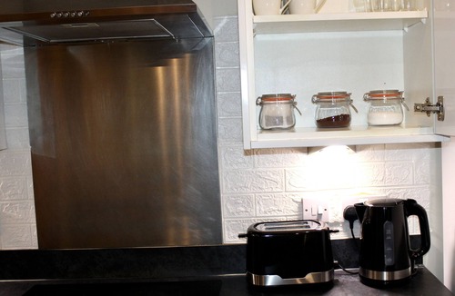 Upper Edmonton Apartment | Glamorous two bed flat