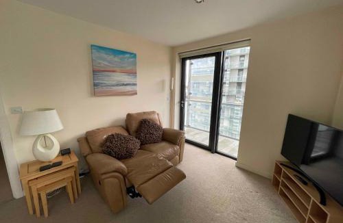 Partick Apartment | Glasgow Harbour River West End