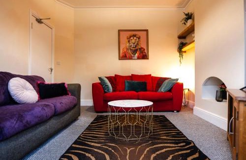 Gloucester House | Gloucester 5 Bedroom Cosy Home-Work or Leisure