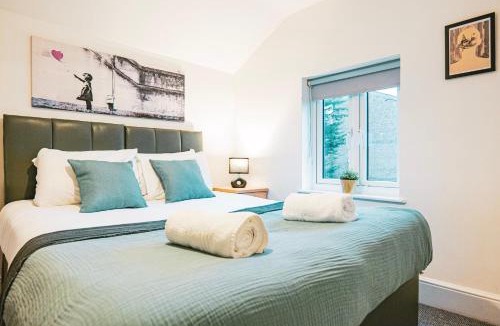Gloucester House | Gloucester 5 Bedroom Cosy Home-Work or Leisure