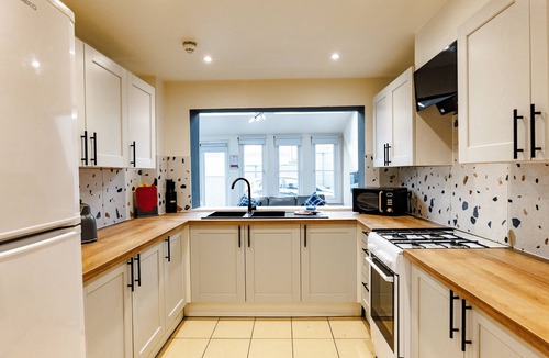 Gloucester House | Gloucester Kingsholm 6 Bedrooms