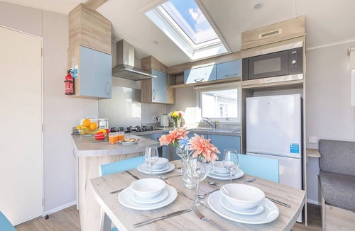 Helston House | Gold Caravan with parking, ensuite & decking
