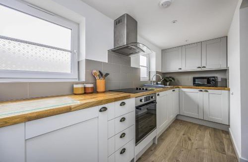 Bognor Regis Apartment | Gorgeous Coastal Cottage - Pass the Keys