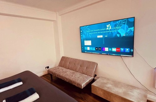 City of Westminster Apartment | Gorgeous Modern Studio in a Quiet and Prime London Location