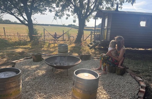 Templecombe Cabin | Gorgeous shepherd’s hut: romantic, rustic, the perfect place to rest.