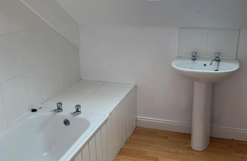 Gosforth House | Gosforth town centre spacious 7 bedroom house share