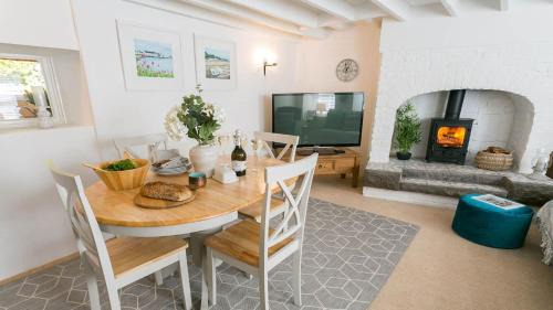 Beaumaris House | Gower Cottage