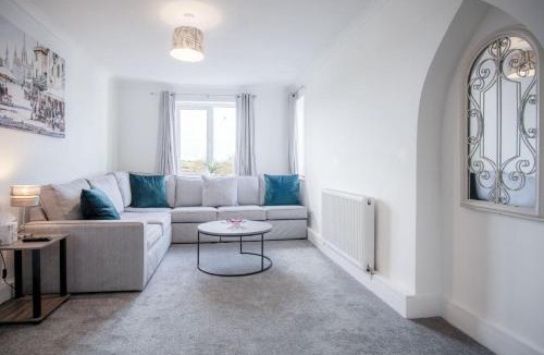 Port-Eynon Apartment | Gower Hideaway - 3 Bed Apartment - Ocean Breeze