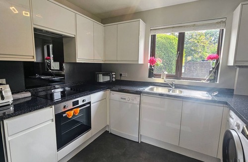 Horley House | Grassmere - Quiet cul-de-sac + Free Parking