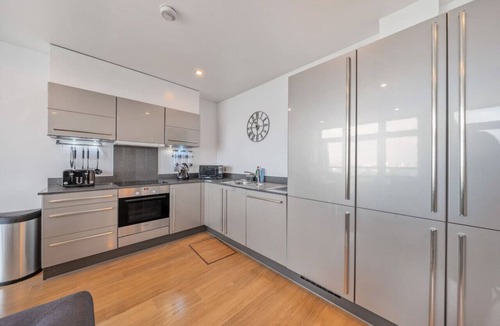Limehouse Apartment | Great 2 Bed Flat With City View