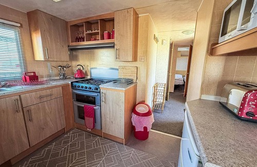 Heacham House | Great 6 berth caravan with side decking in Heacham ref 21054A