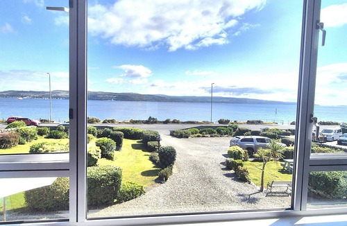 Kilmun House | Great for large groups Hot tubs, fire pit, water views Sleeps 17 Pet friendly