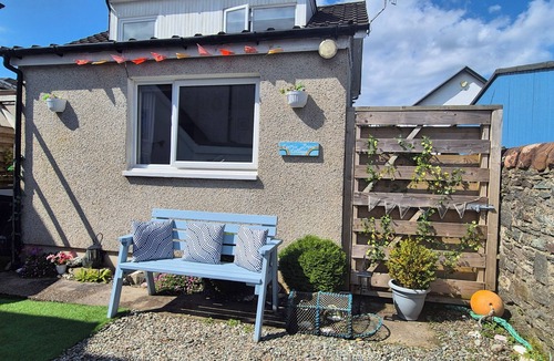 Kilmun House | Great for large groups Hot tubs, fire pit, water views Sleeps 17 Pet friendly