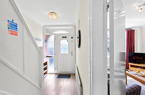 Great Sutton House | Great Sutton House Perfect for Contractors