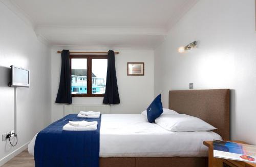 Hoveton House | Grebe