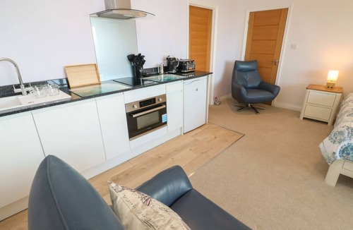 Praa Sands Apartment | Greenside Studio, Praa Sands