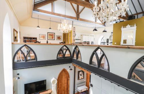 Cwm-y-glo House | Greystones Chapel