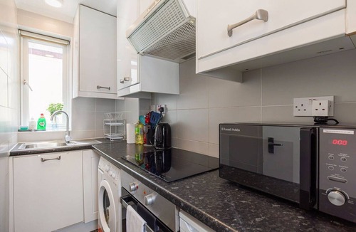 Lancaster Gate Apartment | GuestReady - Hyde Park Studio in Bayswater W2
