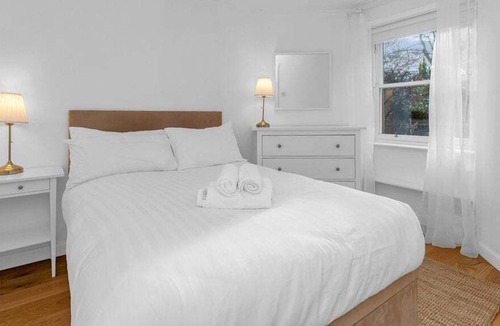 Bruntsfield Apartment | GuestReady - Modern Comfort near The Meadows