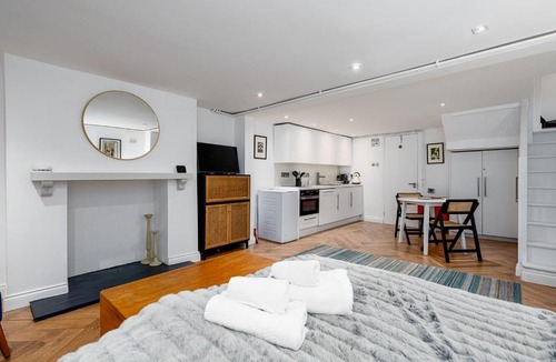 Victoria Apartment | GuestReady - Spacious Studio in Hackney