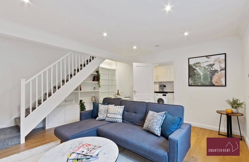 Guildford House | Guildford - Two Bedroom House with Garden