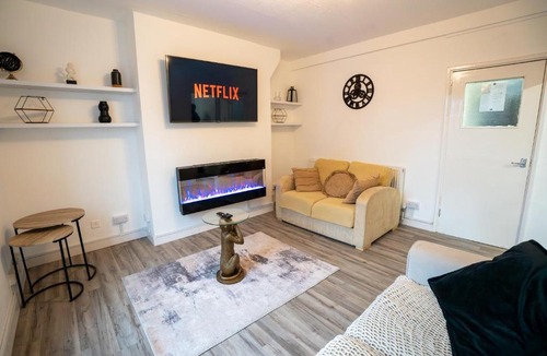 Upper Clapton Apartment | Hackney Haven 3BR Apt in Clapton