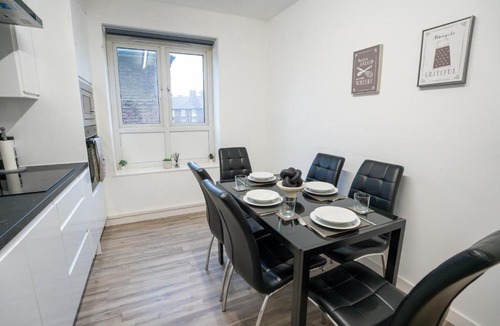 Upper Clapton Apartment | Hackney Haven 3BR Apt in Clapton