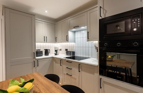 North West Apartment | Hamilton Residence - Private Main Door 1BR