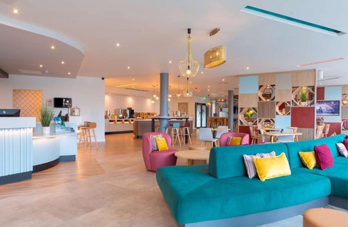 Ashford Hotel | Hampton by Hilton Ashford International