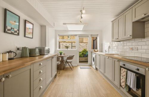Amble House | Harbour Post Box Cottage - North East Escapes