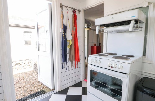 Pagham Cottage | Harbour Road Quirky Beach Railway Carriages