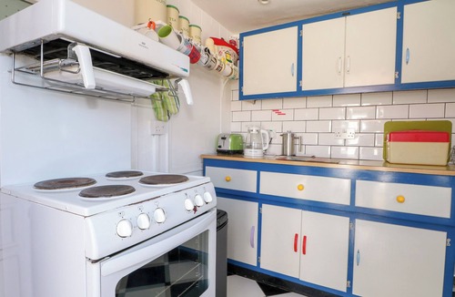 Pagham Cottage | Harbour Road Quirky Beach Railway Carriages