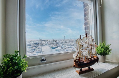 Ramsgate Apartment | Harbour View | Central | Iconic View | Coastal Stay