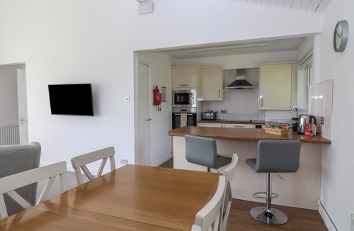 Heligan Cottage | HARCOMBE HOUSE ACCESSIBLE PET FREE BUNGALOW SLEEPS 6 in Chudleigh